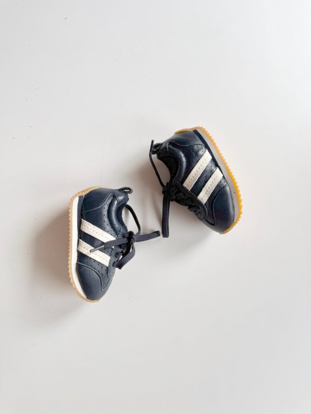 Kids' BABY GAP Navy Blue Leather White Striped Sneakers, Size 5 - Picture 2 of 11